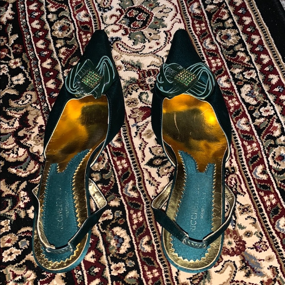 An emerald green heel shoe.